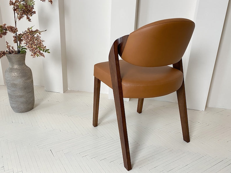 Expertly Crafted Leather Dining Room Chairs - Elegant and Extremely Comfortable for long sitting