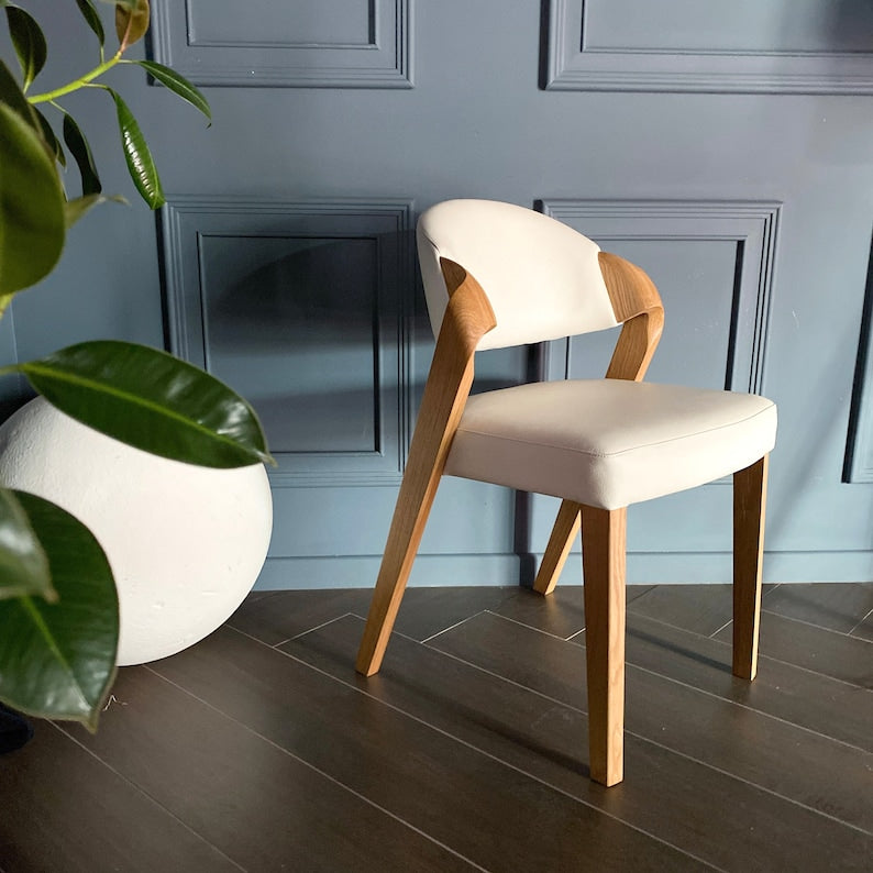 Stylish and Very Comfortable Dining Chairs with Elegant Curves, Solid Oak Chair in Beige Leather, Chairs for Dining Room, Upholstered Chairs