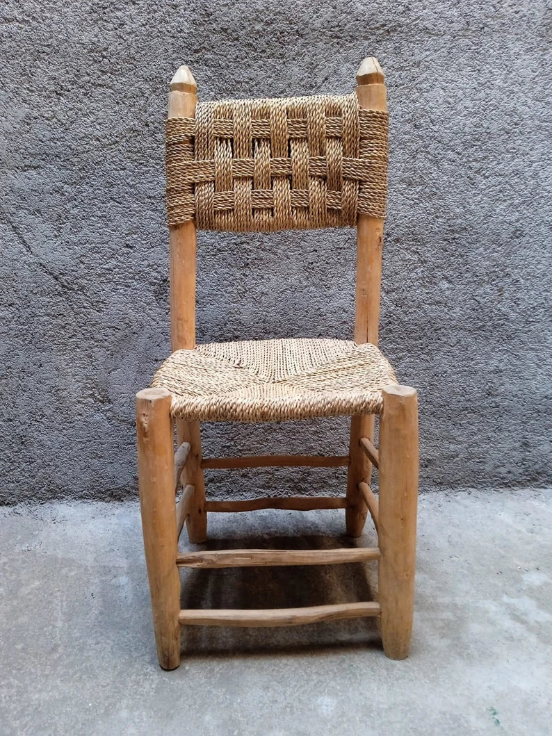 Timeless Elegance: Handcrafted Laurel Wood Moroccan Chair