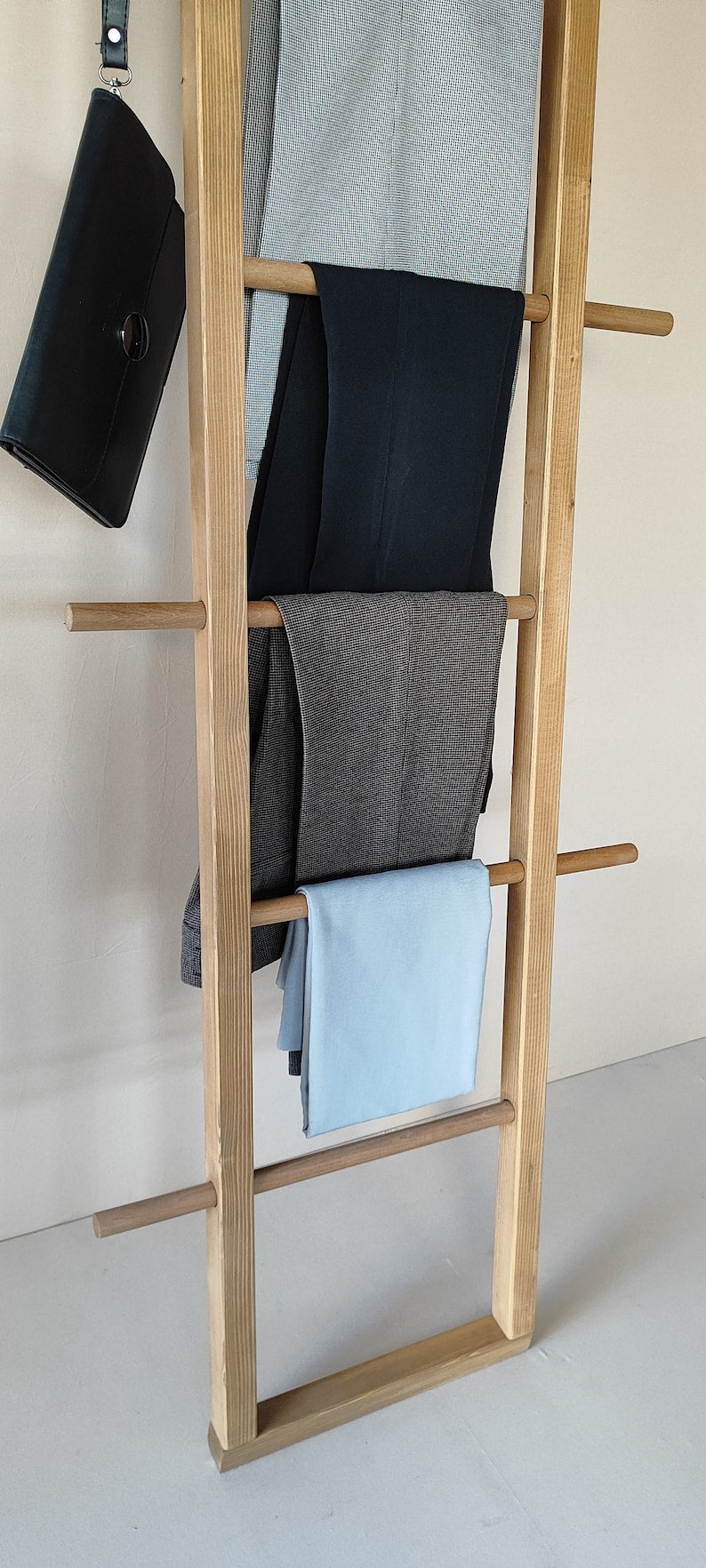 Hanger and Wall Coat Rack for the Bathroom, Wooden Clothing and Towel Holder ladder, Leaning wardrobe Clothes Rail, Clethes Valet for Adults